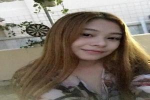还扛着摄像机。”“让他滚